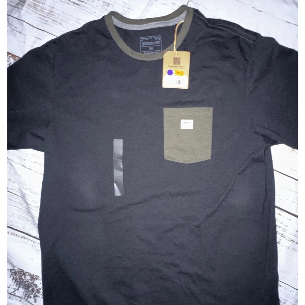 Patagonia Mens Shop Sticker Pocket Tee Shirt Large Crew Black / Green Basin